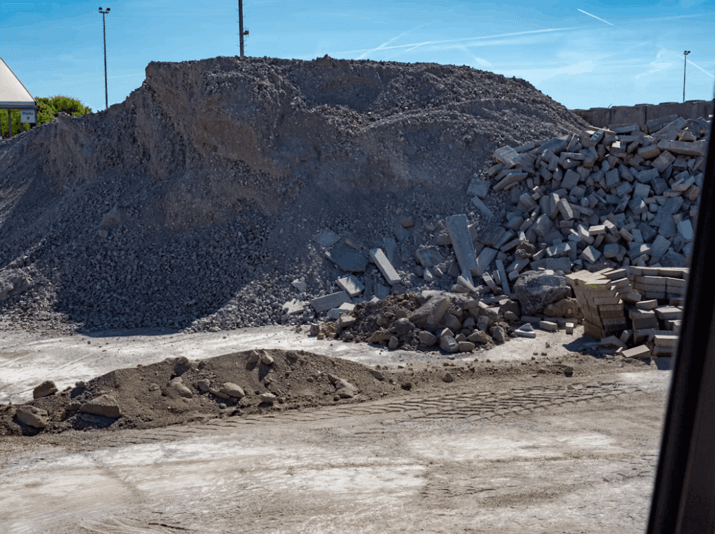 Mineral extraction and loading at a mining site